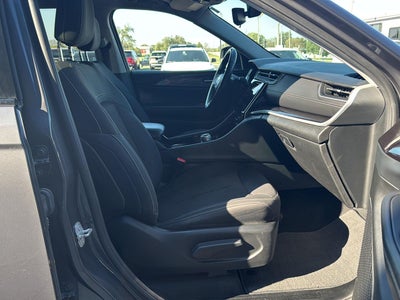 2022 Jeep Grand Cherokee L Laredo 4x4