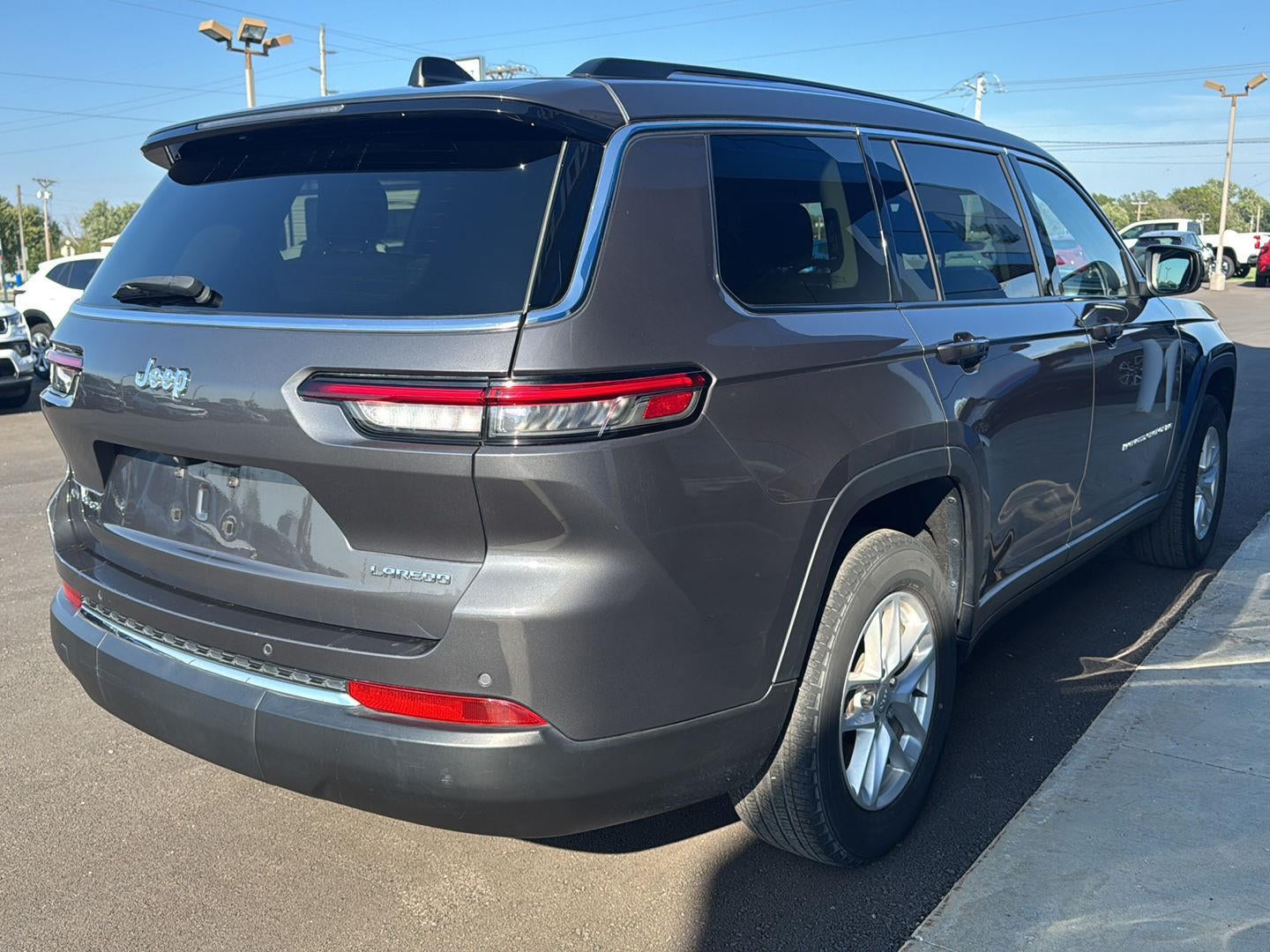 2022 Jeep Grand Cherokee L Laredo 4x4