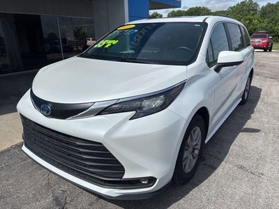 2025 Toyota Sienna XLE