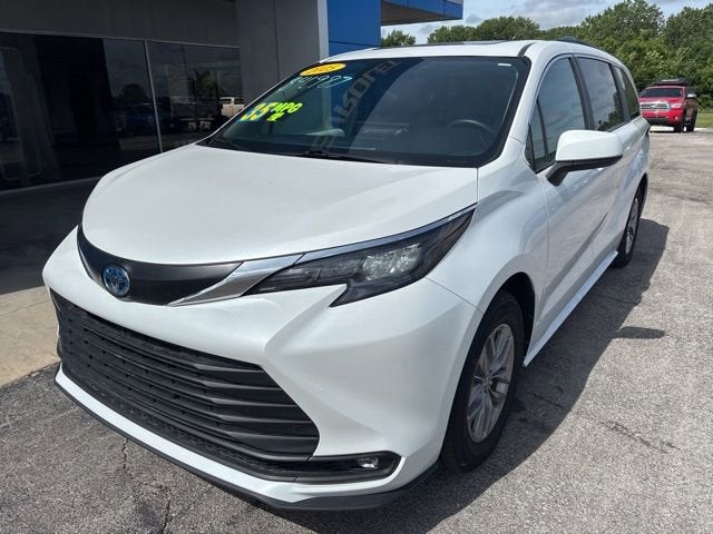 2025 Toyota Sienna XLE