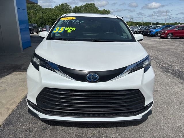 2025 Toyota Sienna XLE