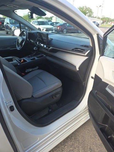 2025 Toyota Sienna XLE