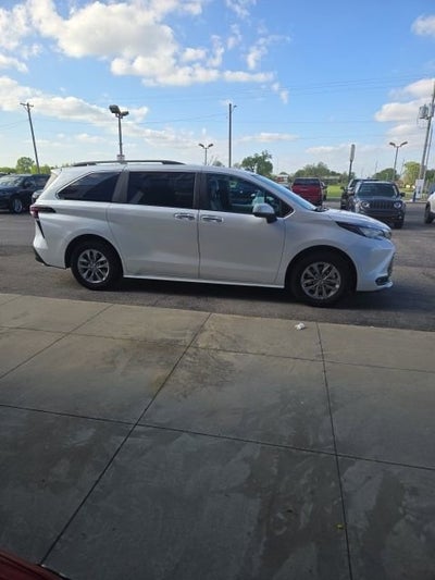 2025 Toyota Sienna XLE