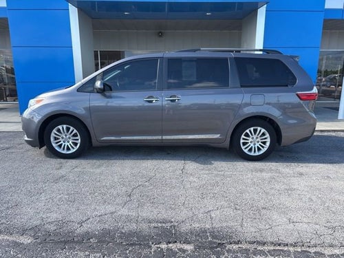 2017 Toyota Sienna XLE 8 Passenger