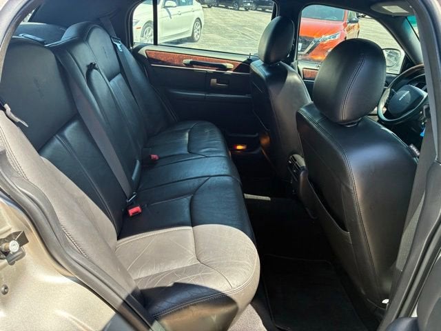 2006 Lincoln Town Car Signature Limited