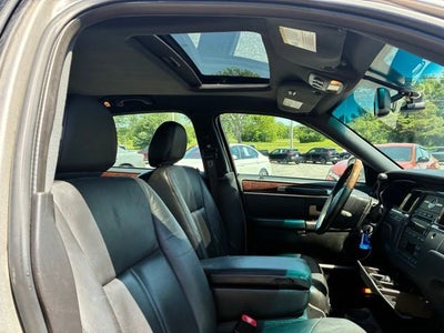 2006 Lincoln Town Car Signature Limited