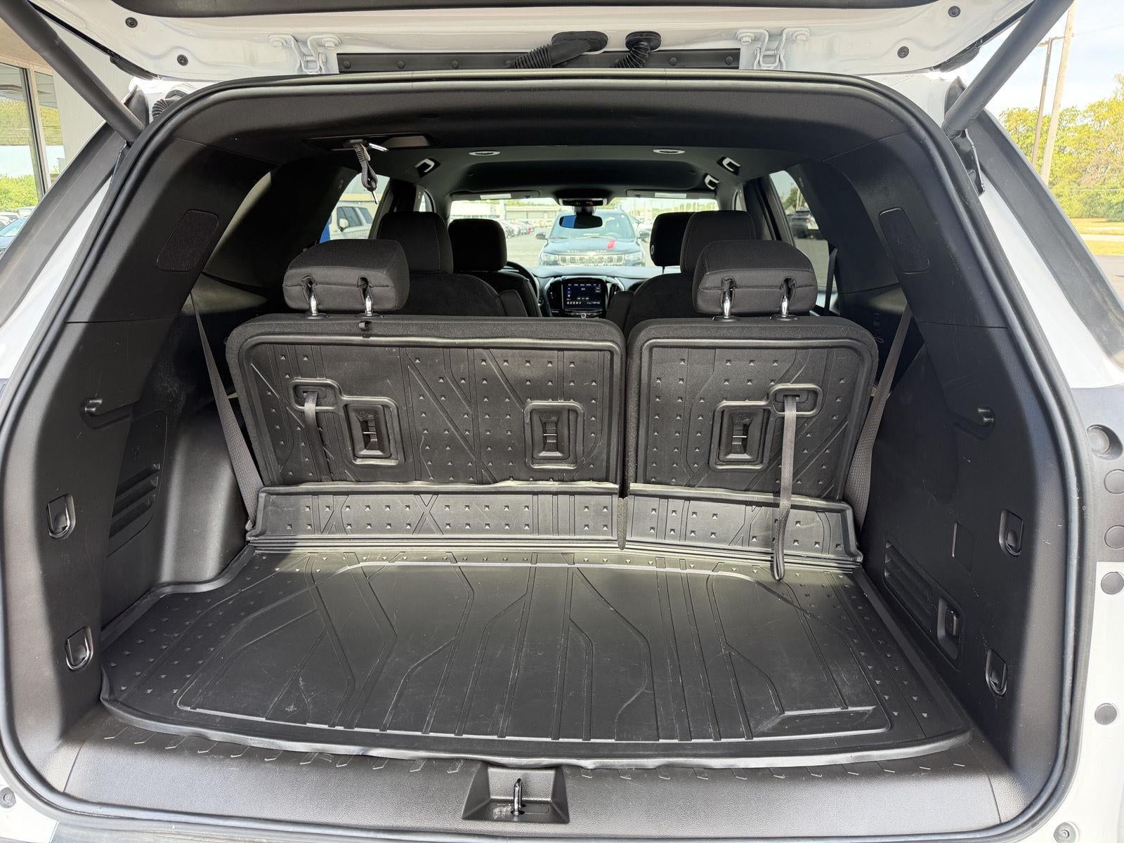 2023 Chevrolet Traverse Base