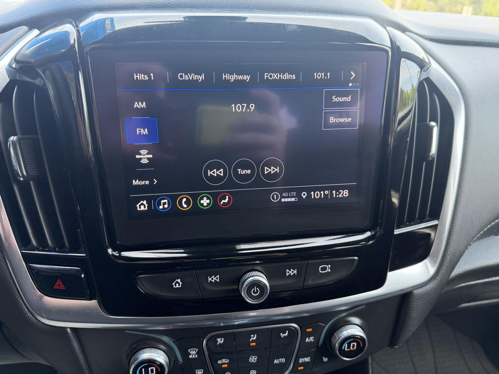 2023 Chevrolet Traverse Base