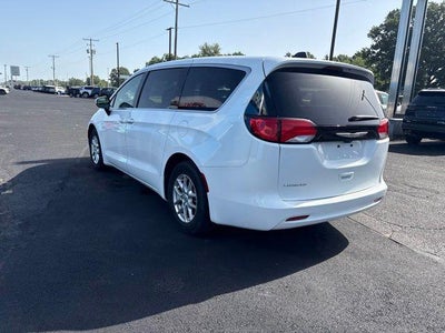2022 Chrysler Voyager LX
