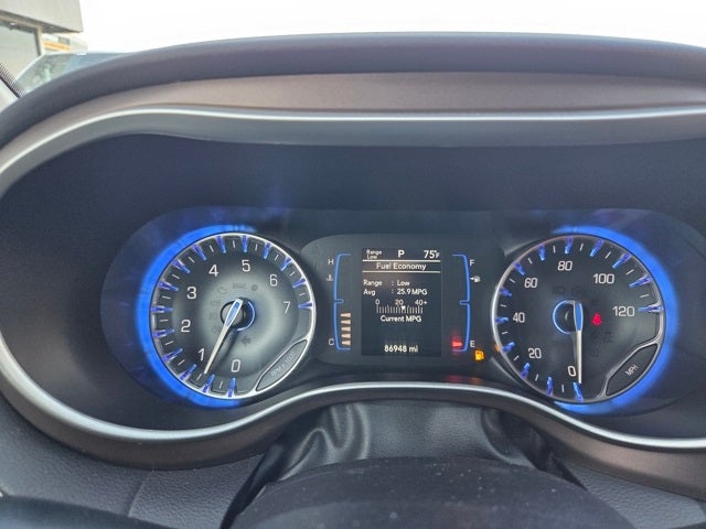 2022 Chrysler Voyager LX